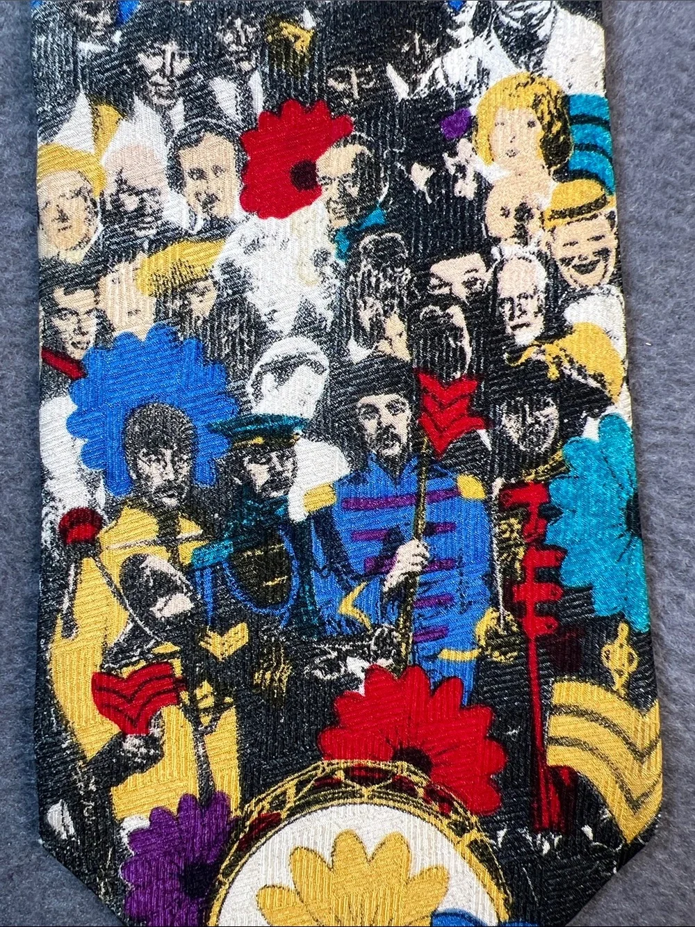 The Beatles sergeant Pepper‘s lonely hearts club band tie